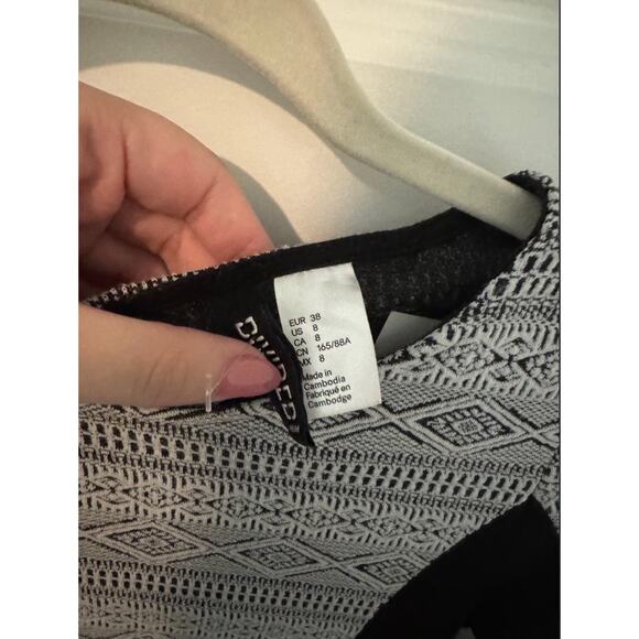 H&M Divided Color Block Long Sleeve Mini Dress - Picture 4 of 4